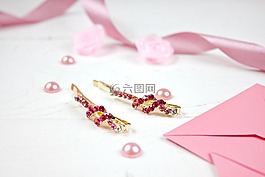 金,頭發(fā),飾品