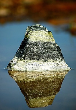 水,石,和平