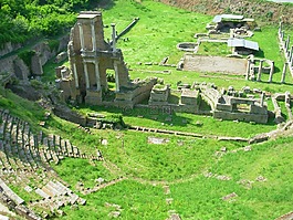 草,露天劇場(chǎng),廢墟
