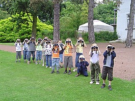 孩子們,性質,活動