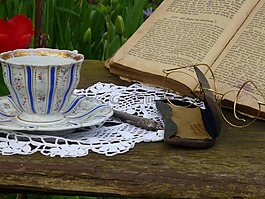 杯,眼鏡,本書
