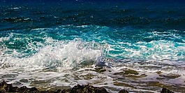 波,砸,海