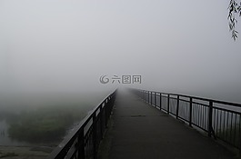 霧,橋,海灘