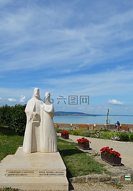 巴拉顿湖,蒂豪尼,雕像