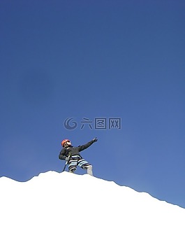 雪,藍(lán)色的天空,男子