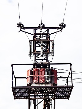 當(dāng)前,電纜,燈柱