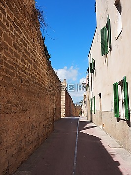 阿爾庫迪亞,城墻,路