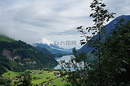 瑞士人,格里姆瑟尔通过,在前景