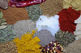 五顏六色的調(diào)料,鹽,辣椒粉