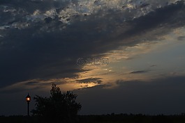 黃昏,燈,反思