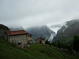 阿斯圖利亞斯,阿森松島,高峰