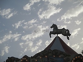 旋轉(zhuǎn)木馬,馬,天空