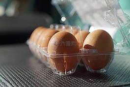 雞蛋,雞蛋放在一個紙盒,超市