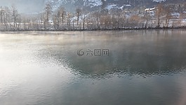 河,德劳,雾