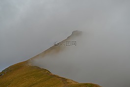 山,高地,低云