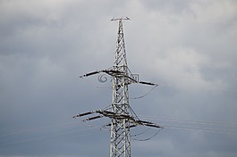 當(dāng)前,strommast,電源線