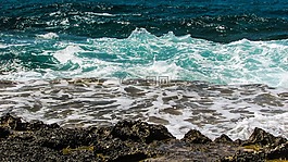 波,砸,海