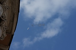 天空,這架飛機,云