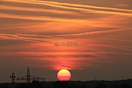 日落,當(dāng)前,云