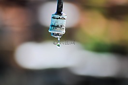 水,下降,反思