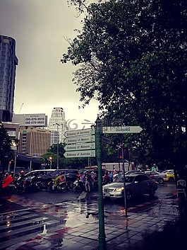 路标,曼谷,雨后