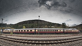 t恤,橫貫歐洲的表達(dá),火車