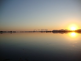 力拓,沼澤,由日落