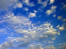 天空,藍(lán)色的天空,這