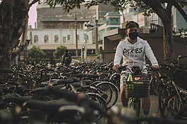 人,摩托車,街