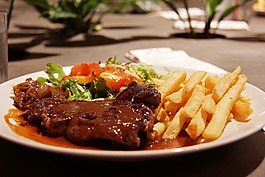 牛肉,烤架,炸薯?xiàng)l