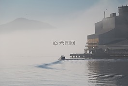 山,水,霧