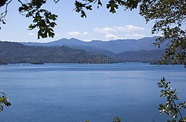 威士忌,小鎮(zhèn),湖