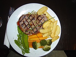 西冷牛排餐,蔬菜,肉