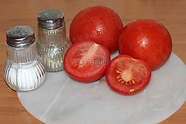 蕃茄,鹽,胡椒