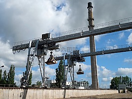 挖掘機,起重機,行業(yè)