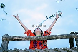 女孩,鮮花,扔