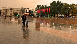 雨,秋,喷泉