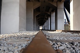 鐵路,釀酒,鋼