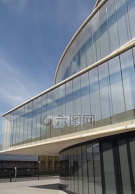 布拉瓦尼克政府學院,牛津大學,赫爾佐格德梅隆