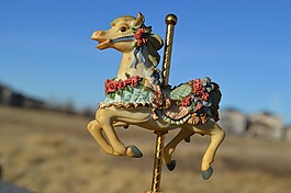 旋轉(zhuǎn)木馬,馬,童年