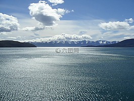 云,水,藍色的天空