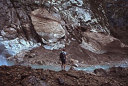 石,山,谷