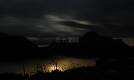 夜,霧,山