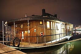 船屋,夜,引導