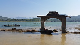 市政厅的水,sangklaburi,性质