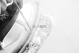 鐵,白,黑