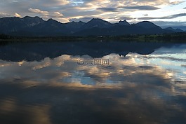 湖,反思,山全景圖