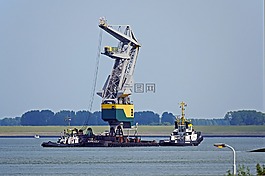 特別運(yùn)輸,港口起重機(jī),水方式