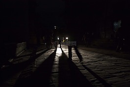 夜,陰影,爬行