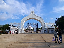 佛維亞,紀(jì)念碑,宗教